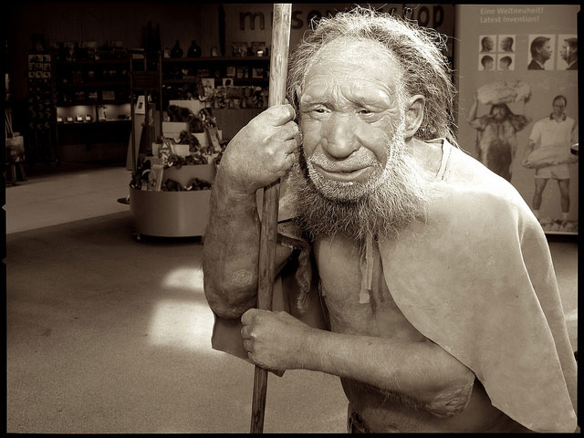 Современные люди стали еще ближе к неандертальцам