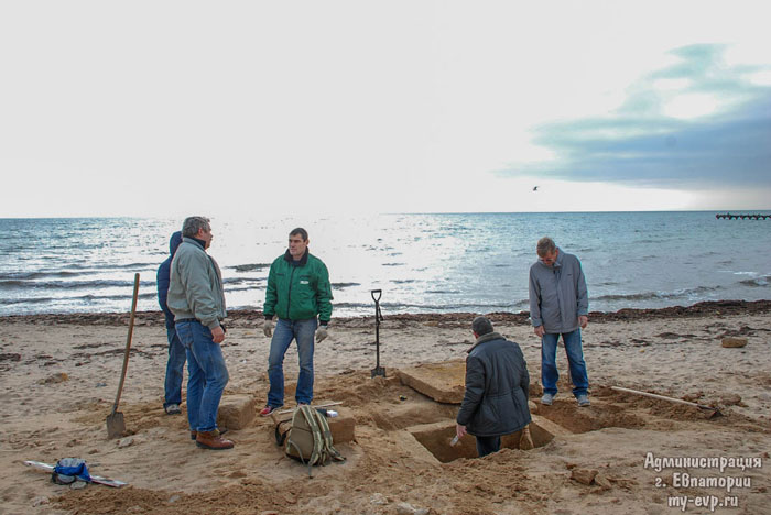 На крымском пляже нашли античное погребение