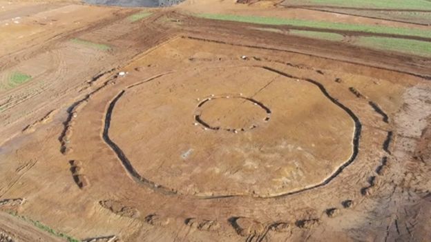В Англии полностью раскопали неолитический хендж