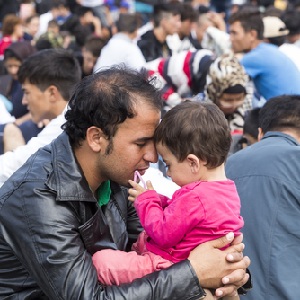 Нелегальных мигрантов от выдворения могут »спасти» их семьи