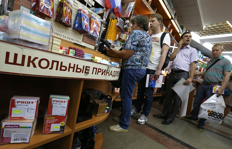 ВЦИОМ: траты россиян на подготовку детей к 1 сентября за год уменьшились на 14%