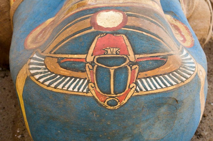 В Египте нашли мумию с позолоченной маской
