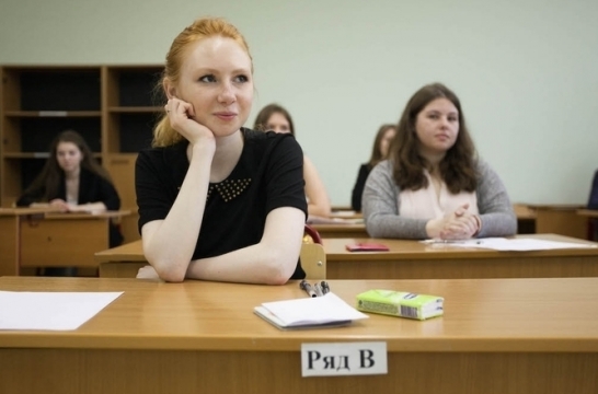 В Москве более 700 школьников писали итоговое сочинение в дополнительный срок 